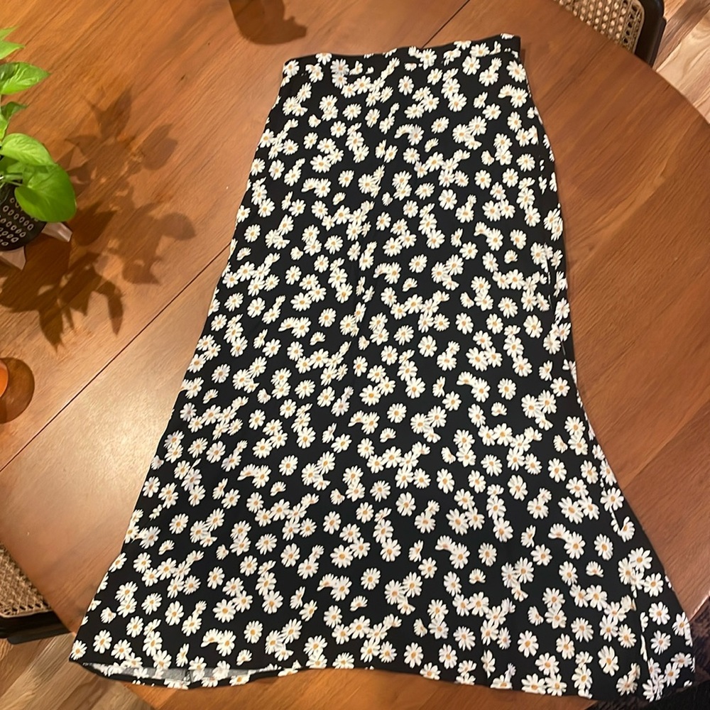 Reformation Daisy pattern floral skirt size 6